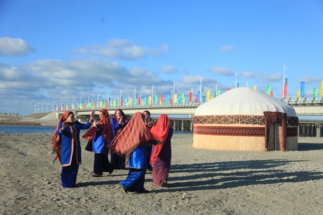 Фоторепортаж: В Туркменистане открыт новый мост через залив Гарабогаз