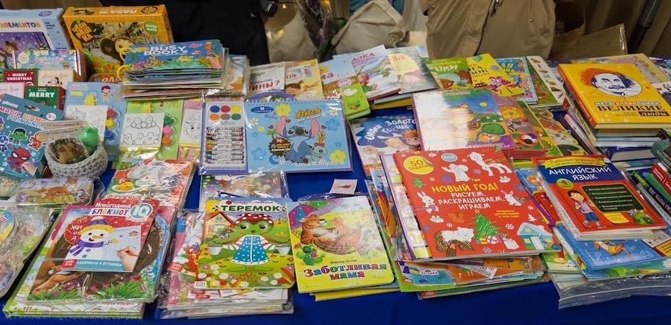 В Ашхабаде прошла ежегодная Рождественская книжная ярмарка