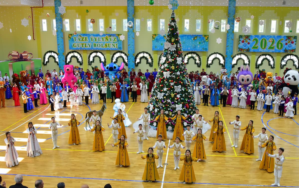 В Ашхабаде поздравили с новым годом воспитанников дворца «Довлетлилер»
