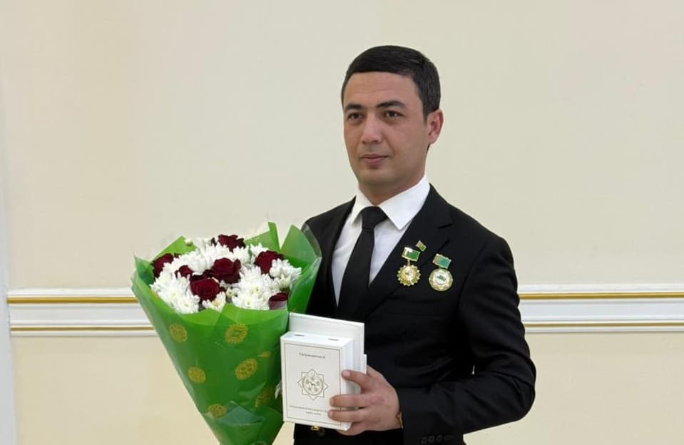 Директор государственного предприятия «Туркмендемиронумлери» награжден медалью "К 30-летию Нейтралитета Туркменистана"