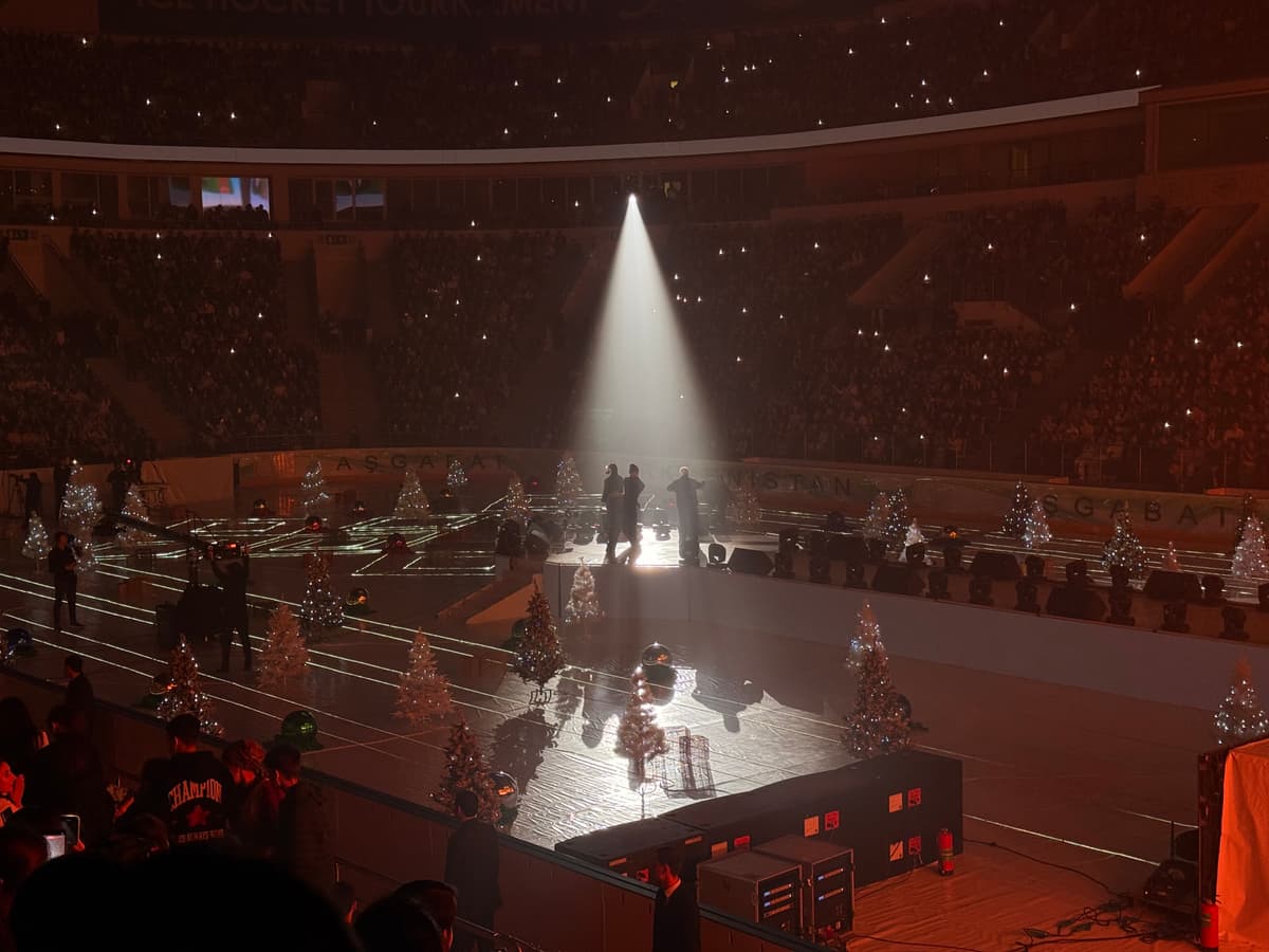 Российский исполнитель МОТ дал первый сольный концерт в Ашхабаде