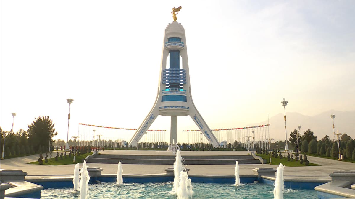 Aşgabatda «Bitaraplyk» binasy dabaraly ýagdaýda açyldy