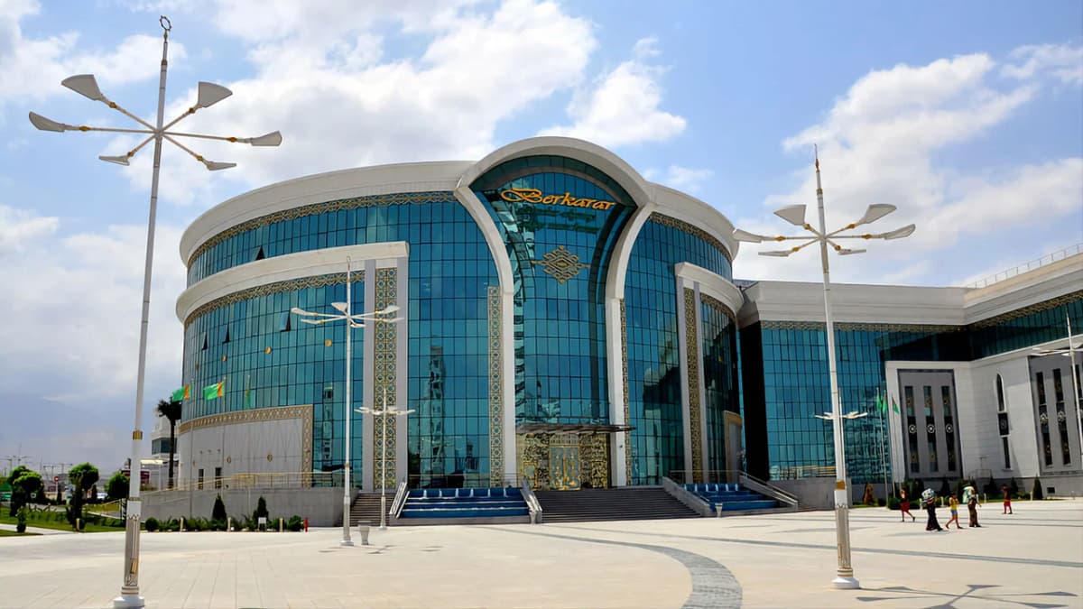 Aşgabadyň «Berkarar» söwda‑dynç alyş merkezi öz 11 ýyllygyny bellär