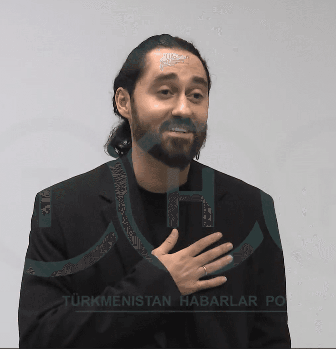 Российский исполнитель МОТ дал первый сольный концерт в столице Туркменистана